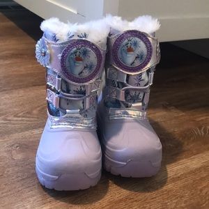 Toddler Frozen II light-up snow boots